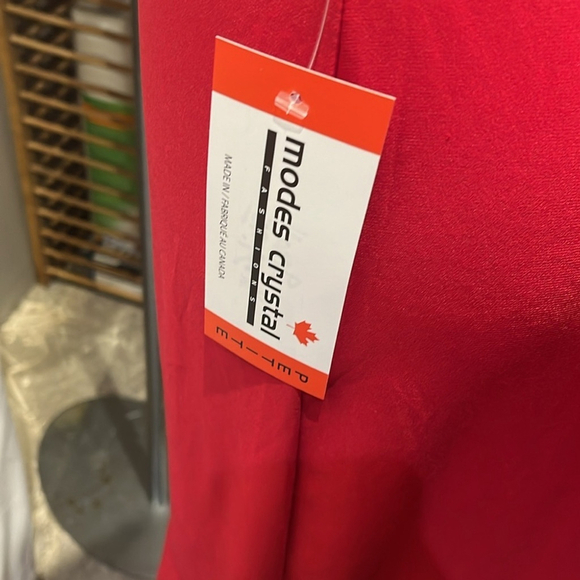 Red maxi skirt dressy polyester contrast hemline NWT by modes crystal - Picture 7 of 8